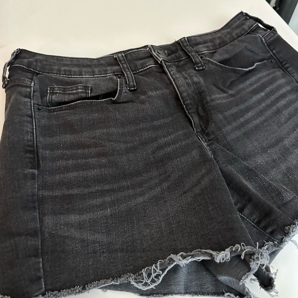 Universal Thread Women's Black High Rise Midi Denim Shorts Size 6 Size 28 Target - Picture 2 of 8
